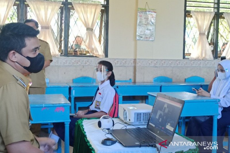 Uji Coba PTM di Medan. (Foto: Antara)
