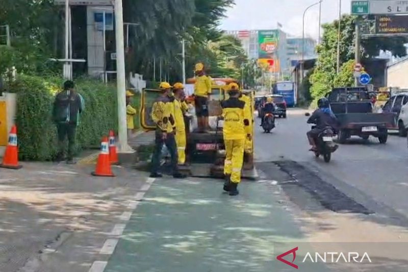 Jalan Rusak di Jakarta Belum Bisa Diperbaiki, Gubernur: Masalahnya Bukan Biaya