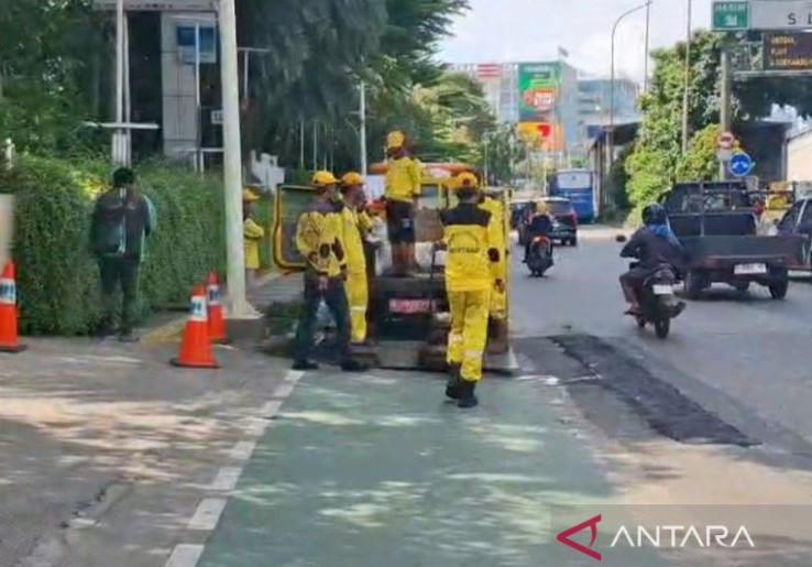 Jalan Rusak di Jakarta Belum Bisa Diperbaiki, Gubernur: Masalahnya Bukan Biaya