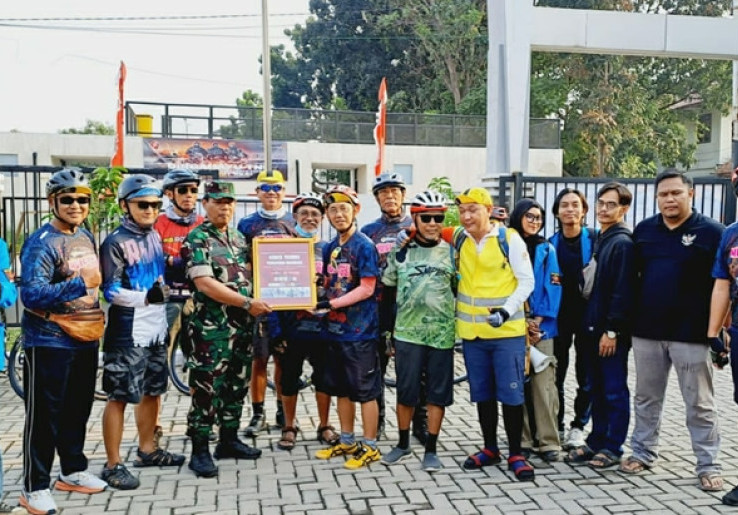 Gowes Persatuan Indonesia dari Tangsel - Bandung Bukti Kehadiran TNI di Tengah Rakyat