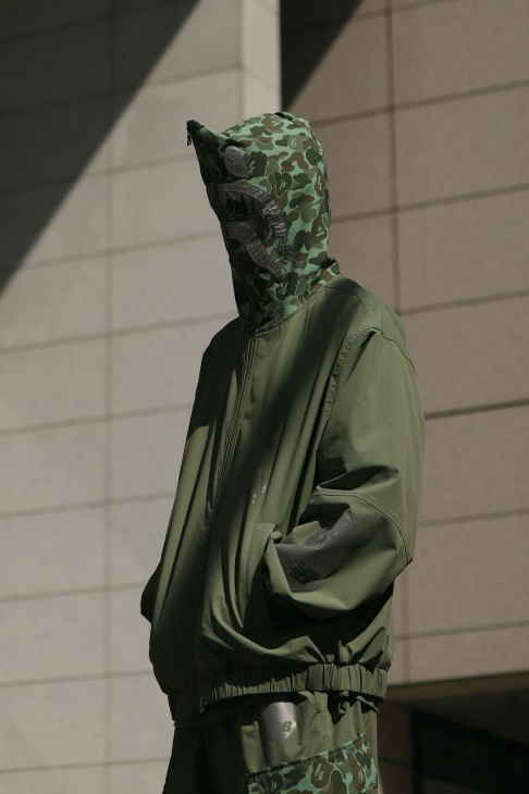 Bape x New Balance full zip hoodie. (Foto Hypebeast)