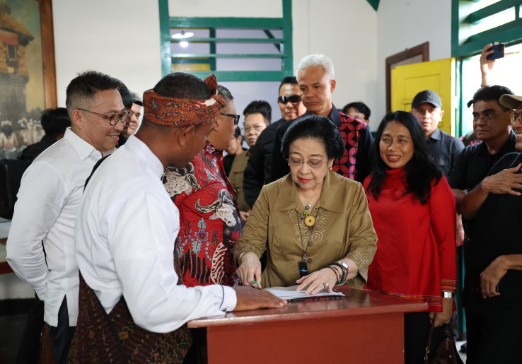 Megawati Kukuhkan Pengurus 'Jaket Bung Karno’