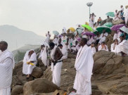 Anomali Cuaca, Padang Arafah Diguyur Hujan saat Wukuf