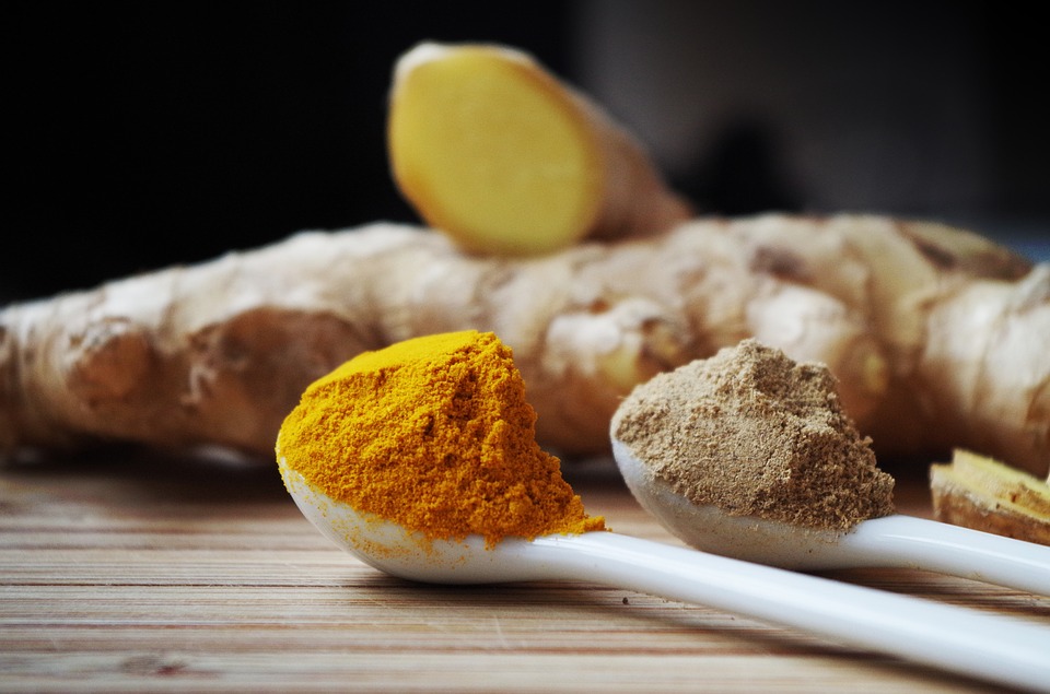kunyit dan minyak kelapa bisa menjadi solusi (Sumber: Pixabay/Ajale)
