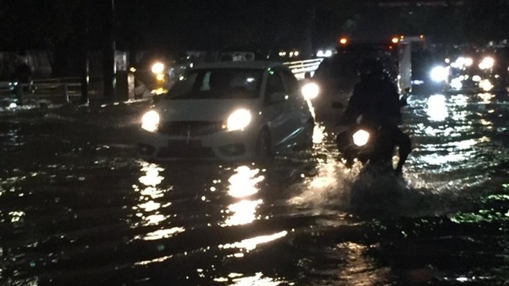 Anies Diminta Tempatkan Pengungsi Banjir di Hotel