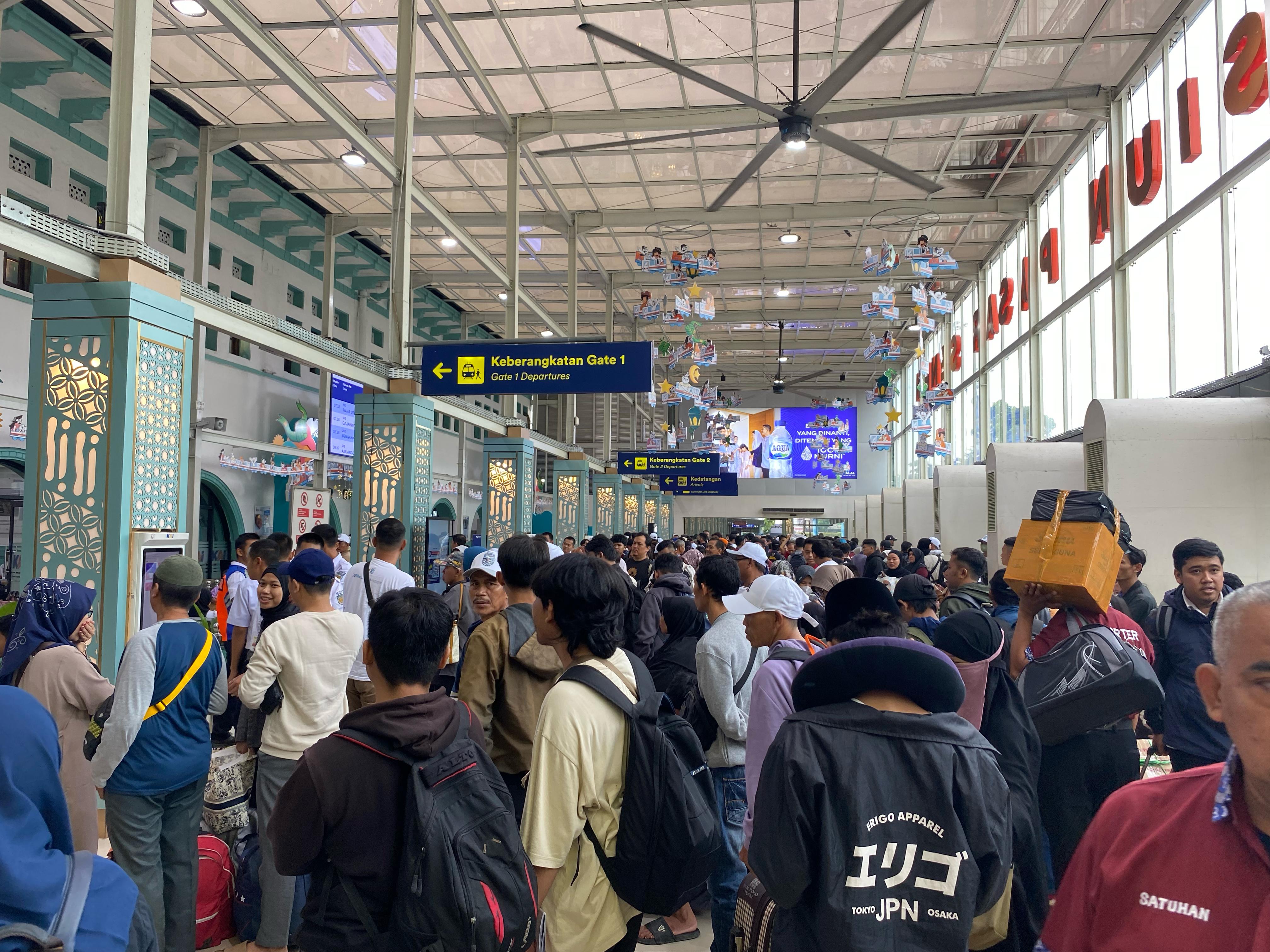 H-5 Lebaran: 20.856 Pemudik Berangkat dari Stasiun Gambir, Surabaya Paling Favorit