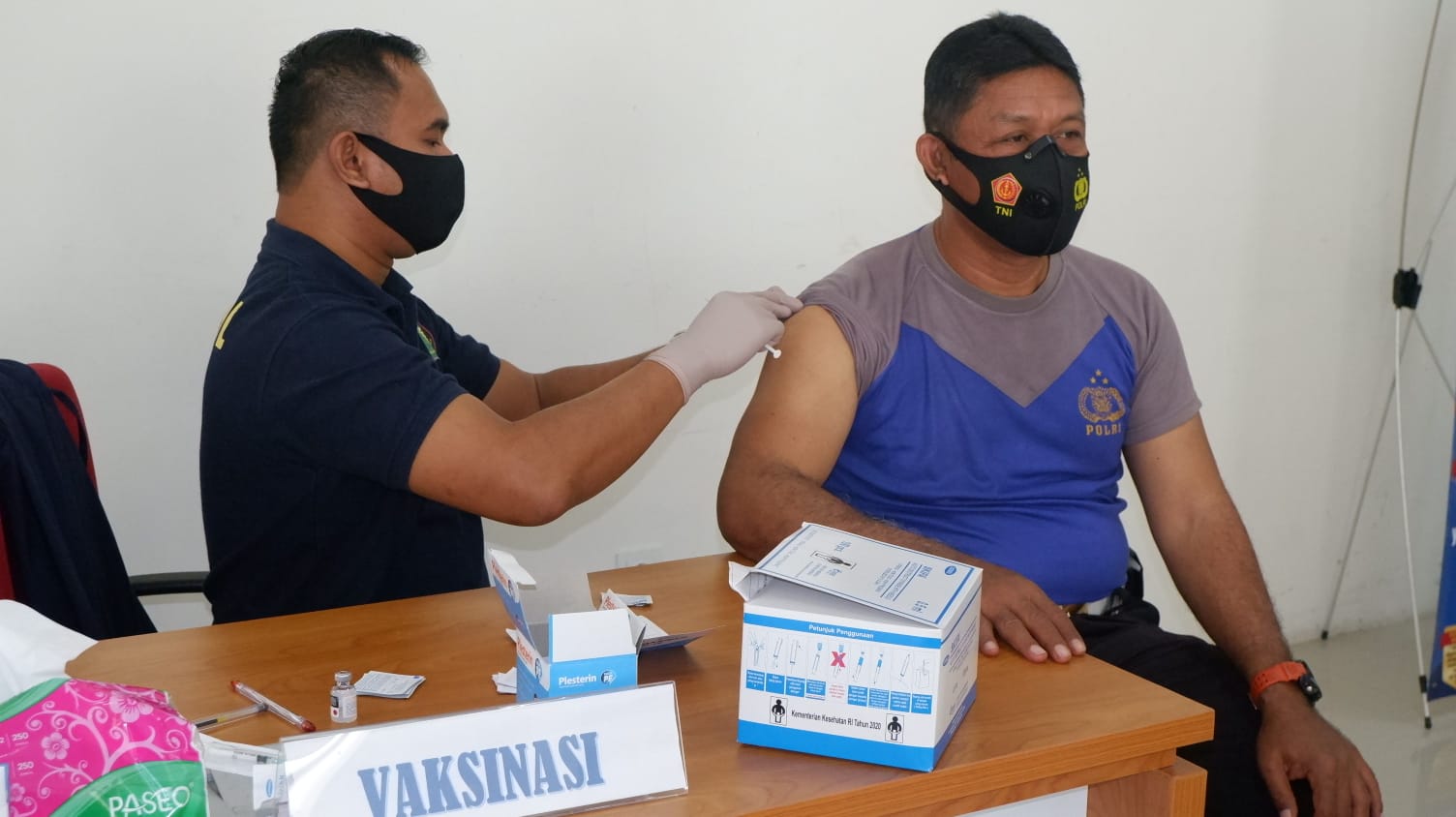 Sebanyak 1.700 anggota Polres Metro Jakarta Pusat menjalani vaksinasi COVID-19 tahap dua pada Rabu (24/3).