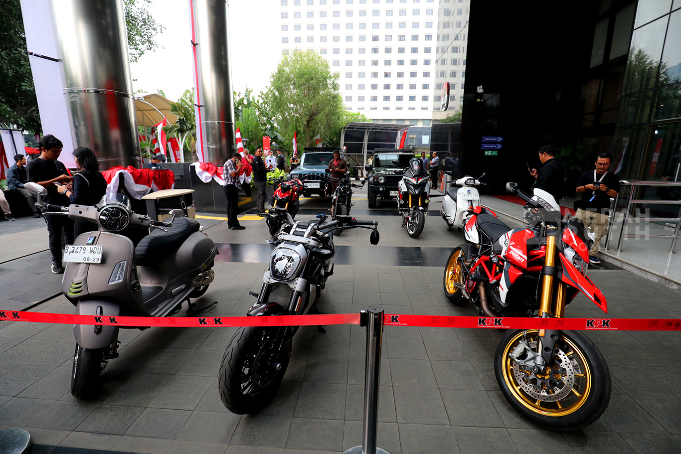 Deretan Mobil dan Motor Barang Bukti OTT Wamenaker Immanuel Ebenezer di KPK