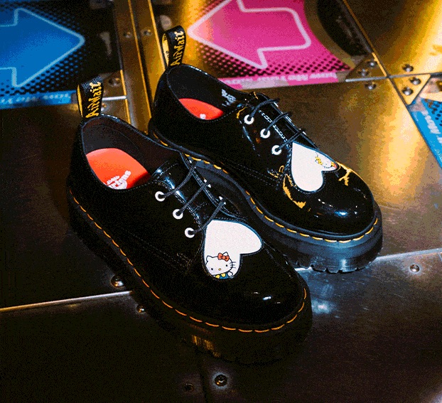 3 hole boots Dr Martens x Hello Kitty. (Foto: drmartens)
