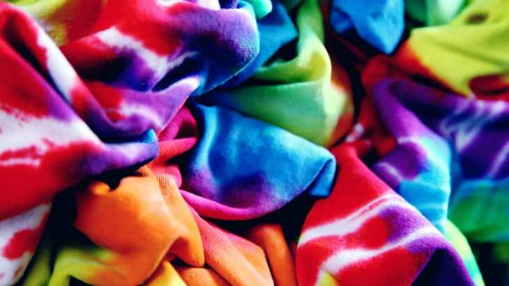 Tentukan warna yang sesuai. (Foto unsplash/Sharon McCutcheon)