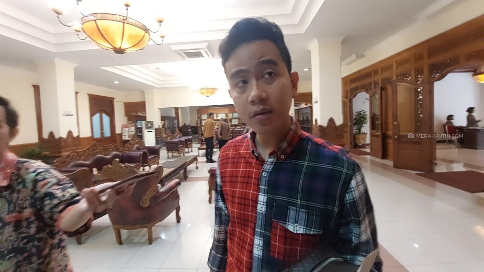 Gibran Belum Tertarik Program Satu Keluarga Satu Sarjana Diadopsi Nasional