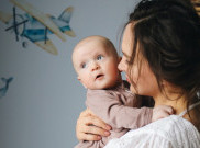 Alasan Bayi Harus Digendong Tiga Bulan Pertama