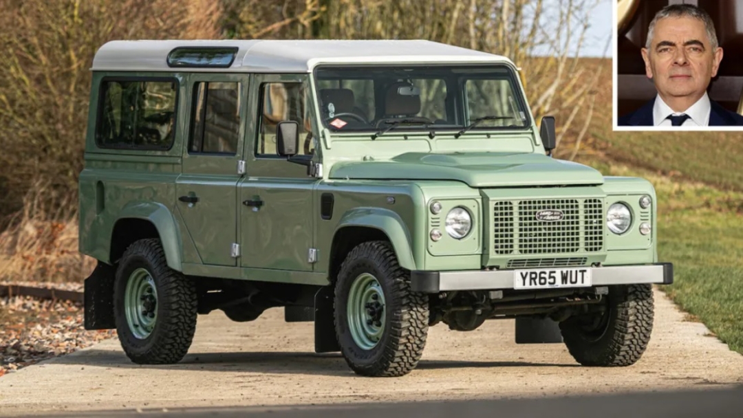 Land Rover Defender 110 Langka Eks Rowan Atkinson Dilelang