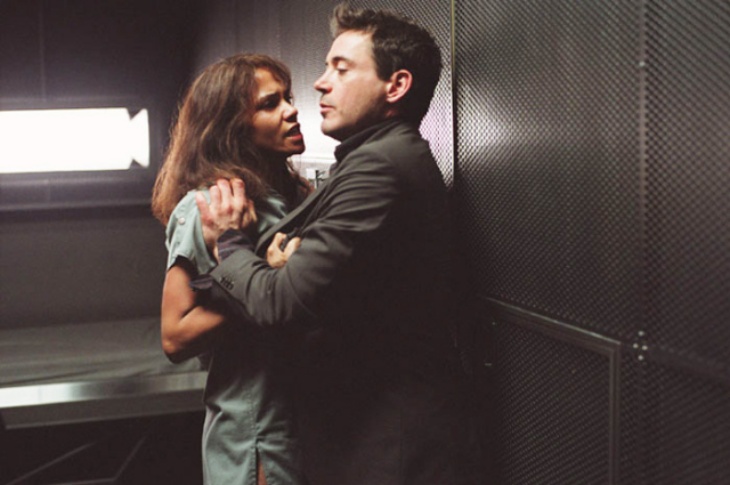 Adegan interogasi dalam film Gothika. (Foto: Vinnieh - Wordpress.com) 