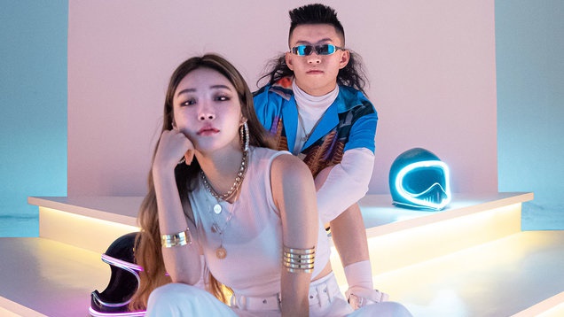 Diwarnai Koreografi Ciamik, Lihat nih Videoklip 'These Nights' Milik Rich Brian dan Chung Ha