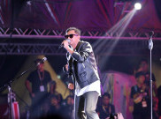 Tampil Bersama Vincent dan Desta, Clubeighties Hipnotis Pengunjung Synchronize Fest 2019