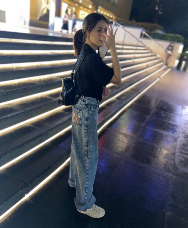 Pilih jaket dan celana jeans yang paling nyaman untukmu. (Foto Shenna)