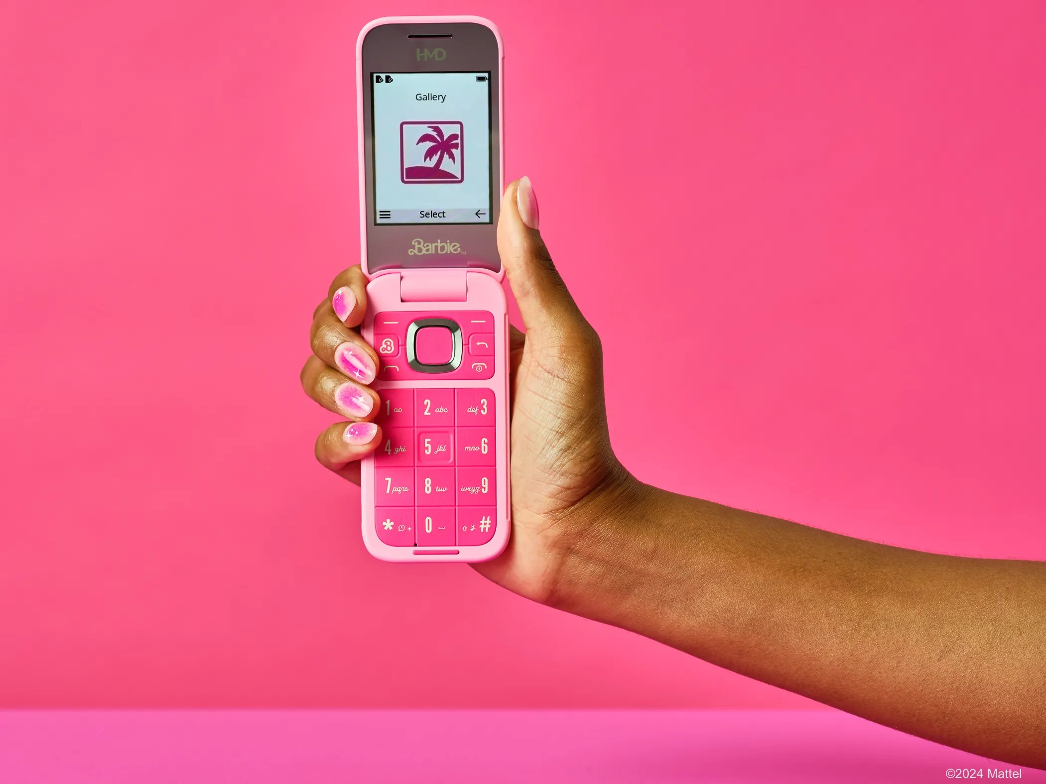 HMD Luncurkan Ponsel Flip Barbie, Hadir dengan Desain Retro