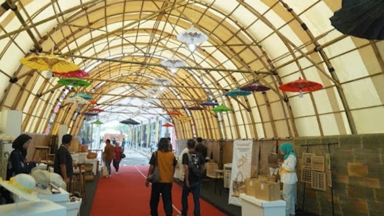 IFEX 2024 Dibuka, HIMKI Berikan Penghargaan kepada Insan Furnitur