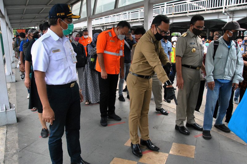 Anies Berencana Beri Keringanan Pajak Mal di DKI