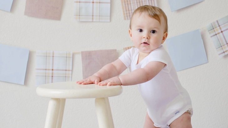 Saat si kecil bertumbuh belajar berjalan (Foto: pexels/pixabay)