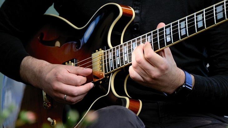 Panggilan untuk live performance sangat sepi. (foto- pixabay/congerdesign)