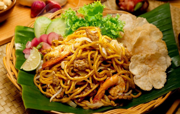 Suka Pedas? Cicipi Pedas Menggigit Mi Aceh