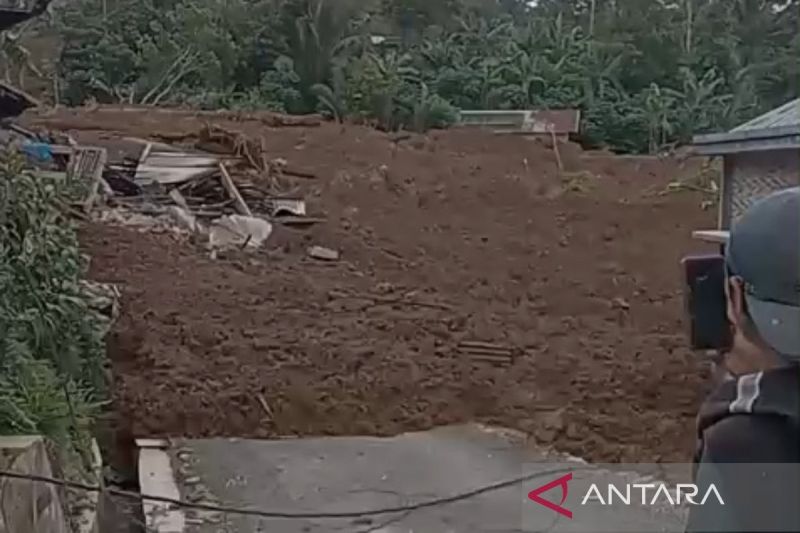 Puluhan Warga Terisolasi Akibat Longsor di Banjarnegara, 660 Orang Mengungsi