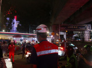 Proses Evakuasi Alat Berat Jatuh di Jalur MRT Jakarta Depan Gedung Kejaksaan Agung