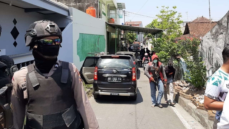 Densus 88 Antiteror Tangkap Terduga Teroris di Solo