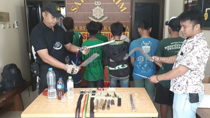 Belasan Bonek Diamankan Polisi