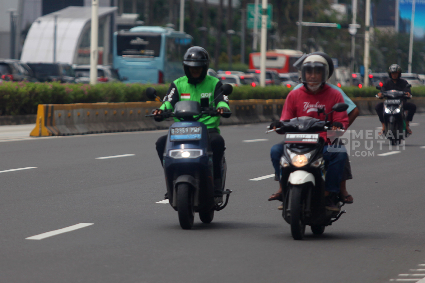 Pemerintah Diminta 'Hadir' untuk Driver Ojek Online, Ini Desakan Keras Ketua Komisi V DPR RI!