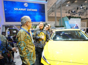 Airlangga Hartarto Jajal Mobil Listrik Terbaru MG di GIIAS 2023