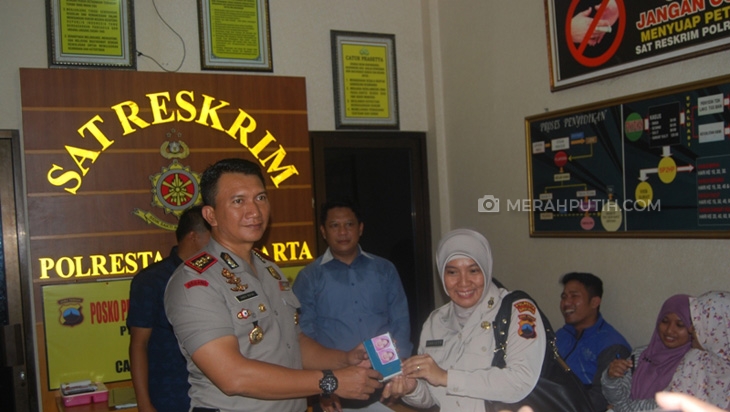 Polresta Solo Kembalikan 19 Paspor Milik Korban Hannien Tour