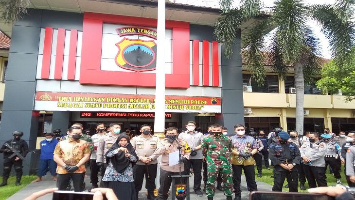 Kapolda Jawa Tengah Irjen Ahmad Luthfi memimpin konferensi pers kasus premanisme di Mapolresta Surakarta, Jumat (26/2). (MP/Ismail)