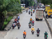 Aksi Pengendara Motor Lawan Arus Warnai Lalu Lintas Jalan Daan Mogot Jakarta Barat