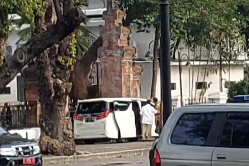 Prabowo dan Airlangga Datangi Istana Usai Gibran Diumumkan Jadi Cawapres
