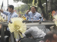 Prabowo Bangga Daftar Capres-Cawapres Naik Maung Pindad
