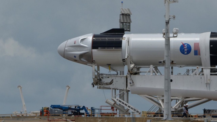 NASA dan SpaceX Tunda Misi Peluncuran Roket karena Cuaca Buruk
