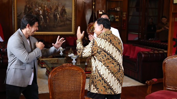 Momen Prabowo Adu Silat Bareng Iko Uwais
