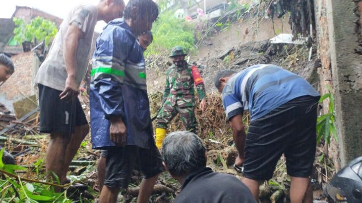 2 Orang Tewas akibat Tanah Longsor di Semarang
