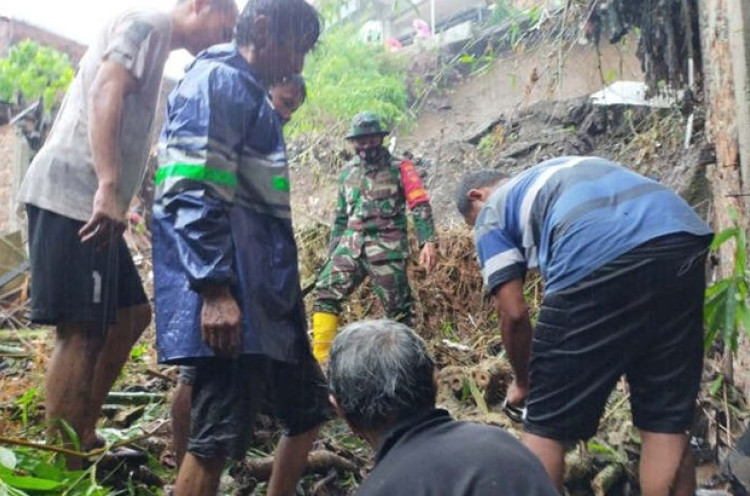 2 Orang Tewas akibat Tanah Longsor di Semarang