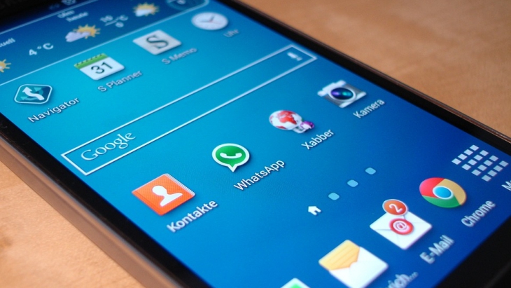 WhatsApp Kini Bisa Kirim Stiker
