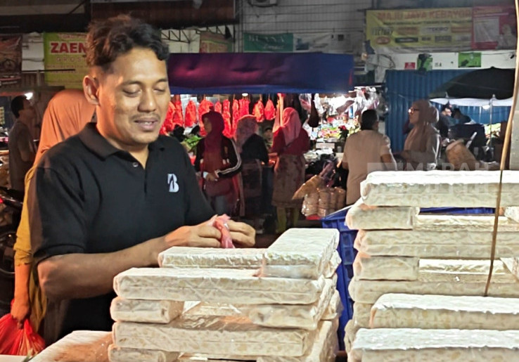 Pengusaha Tempe Keluhkan Harga Biji Kedelai Naik, Produksi Tempe Berkurang
