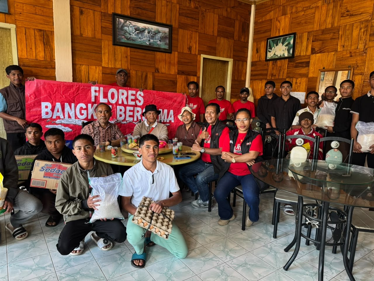 JHL Foundation Antarkan Bantuan ke Seminari Tertua di Flores