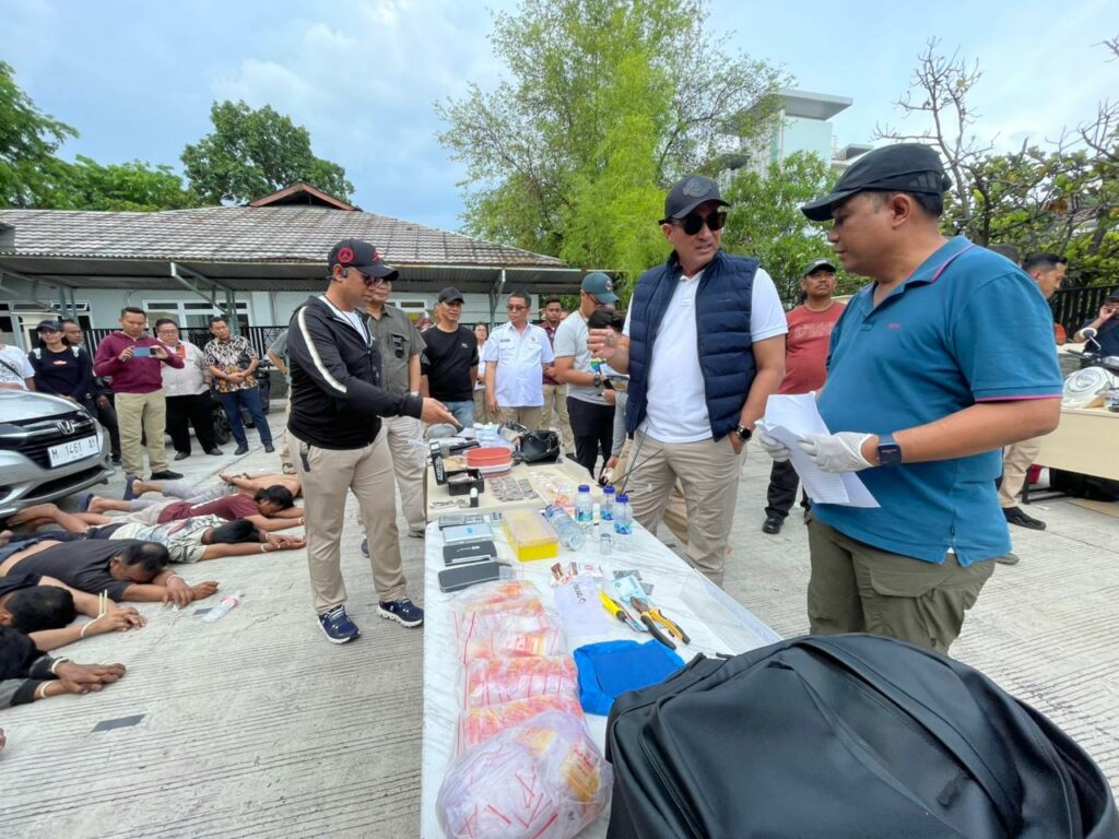 Barang bukti yang berhasil diamankan dari kartel narkoba Kampung Bahari