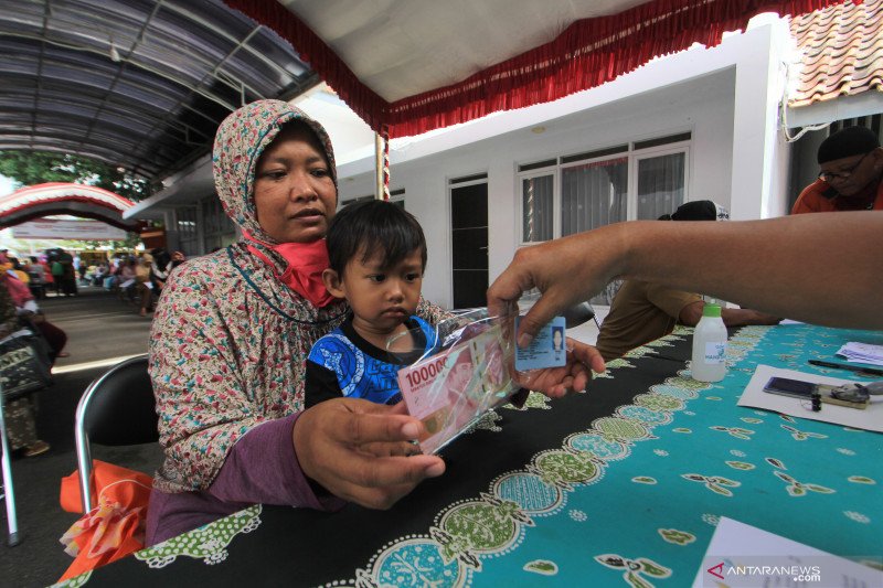 Target Pemerintah Jokowi Bagi-Bagi Bansos Genjot Daya Beli Warga Saat Pandemi