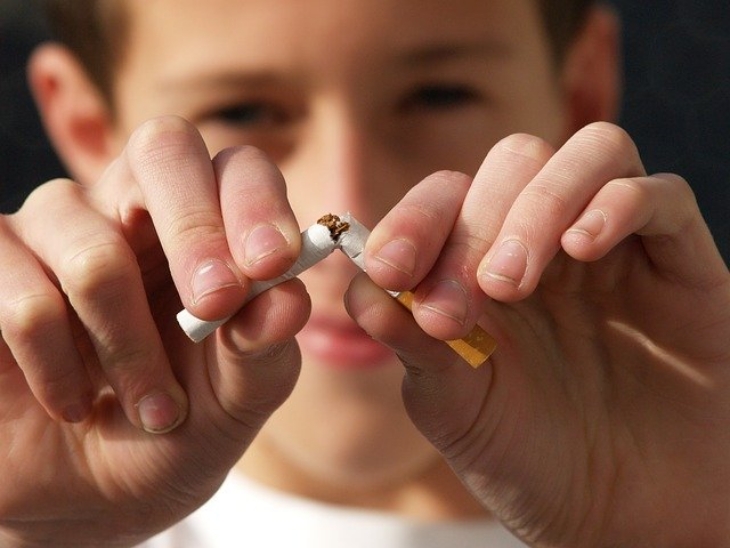 Rokok bisa menjadi pemicu kanker kolosterol. (Foto: Pixabay/HansMartinPaul)