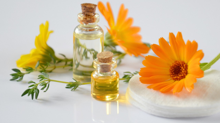 Essential Oil Lebih Menggoda daripada Chanel No. 5. Ini 3 Selebritas yang Kepincut..