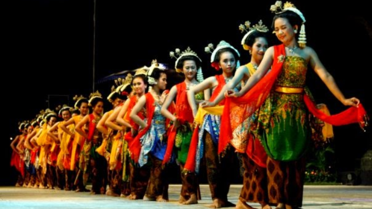Tari Gambyong, Dari Jalanan Menuju Istana